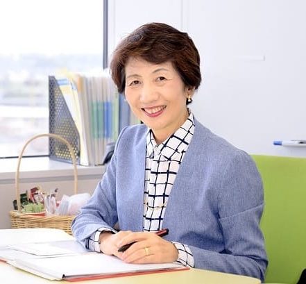 代表　島村泰子